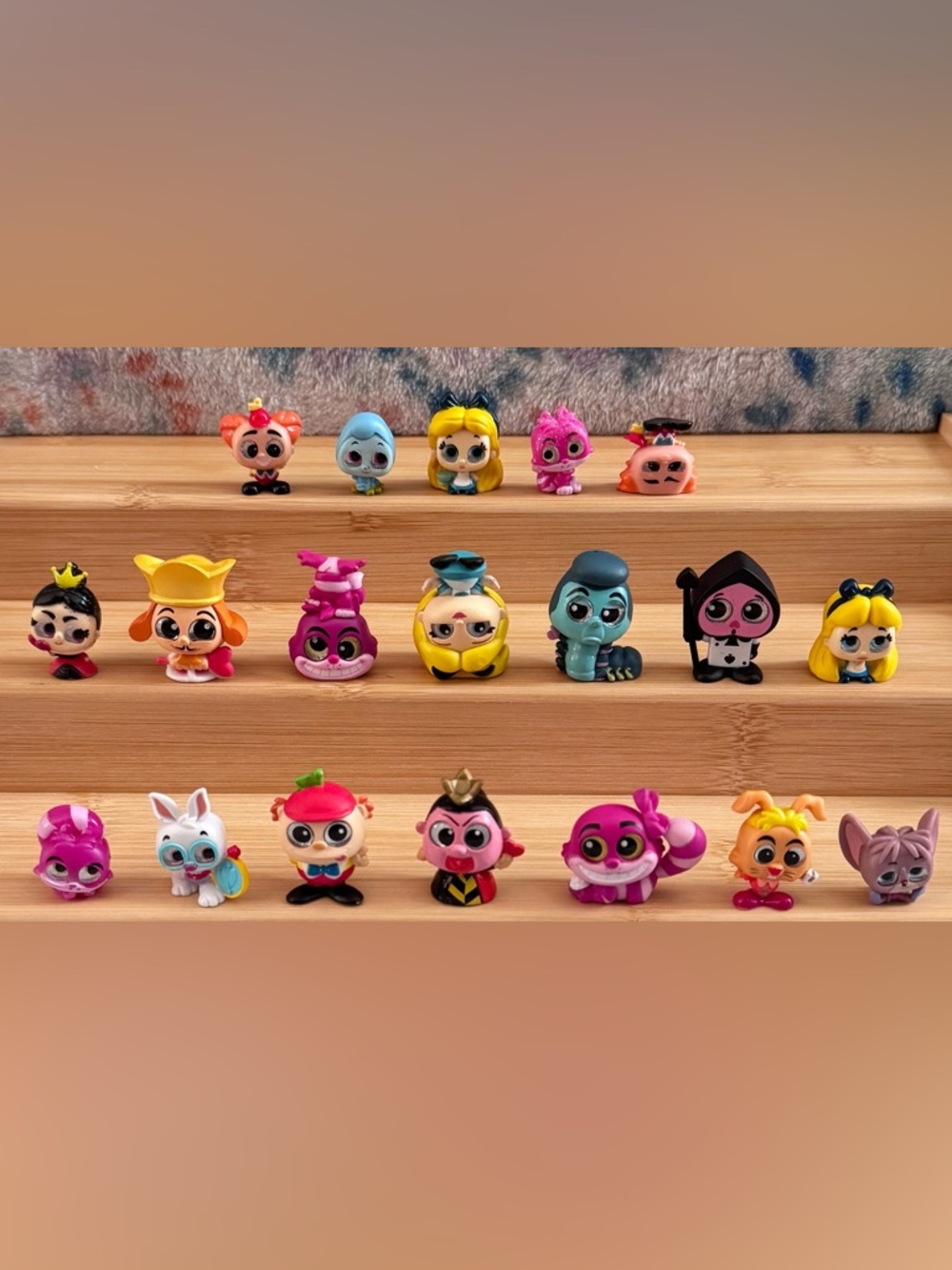 Disney Doorables ALICE IN WONDERLAND MIXED SERIES LOT OF 19
